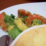 パクチー風味の海老アボカドサラダ